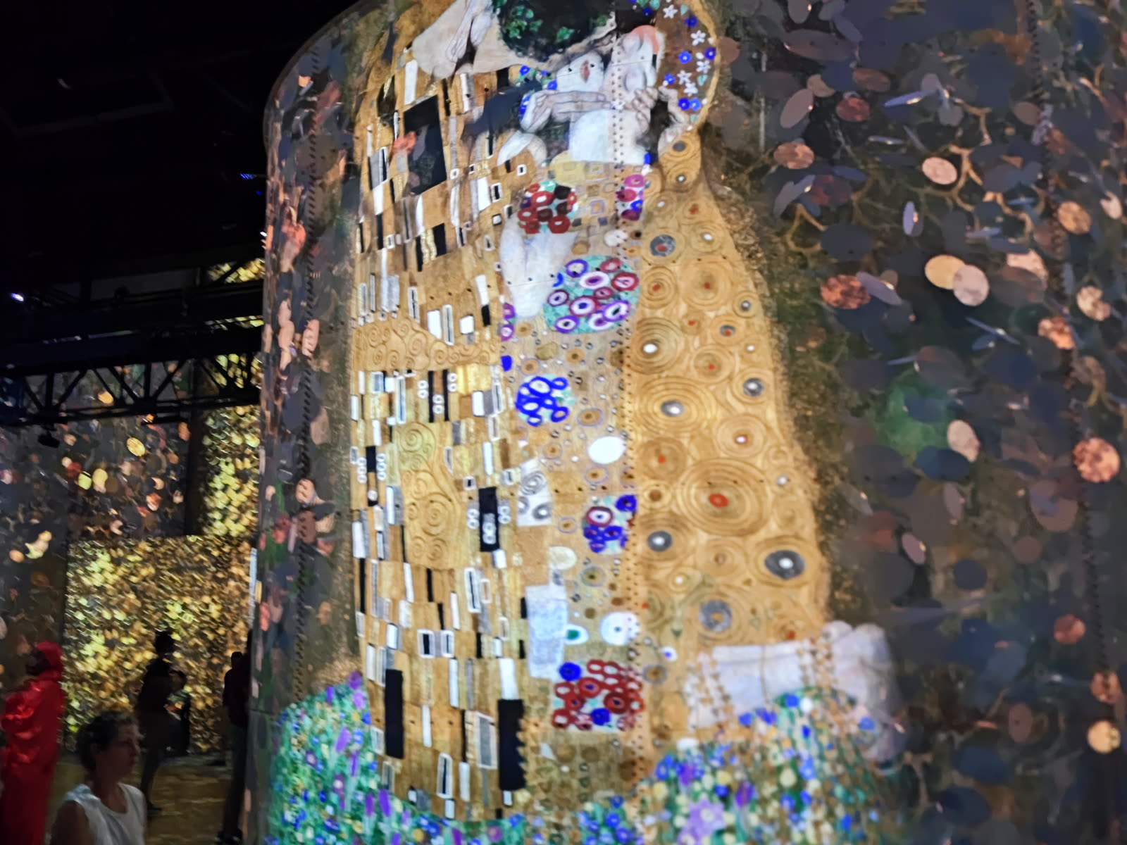 Projection of Klimt's work covering a large column at L'Atelier des Lumieres